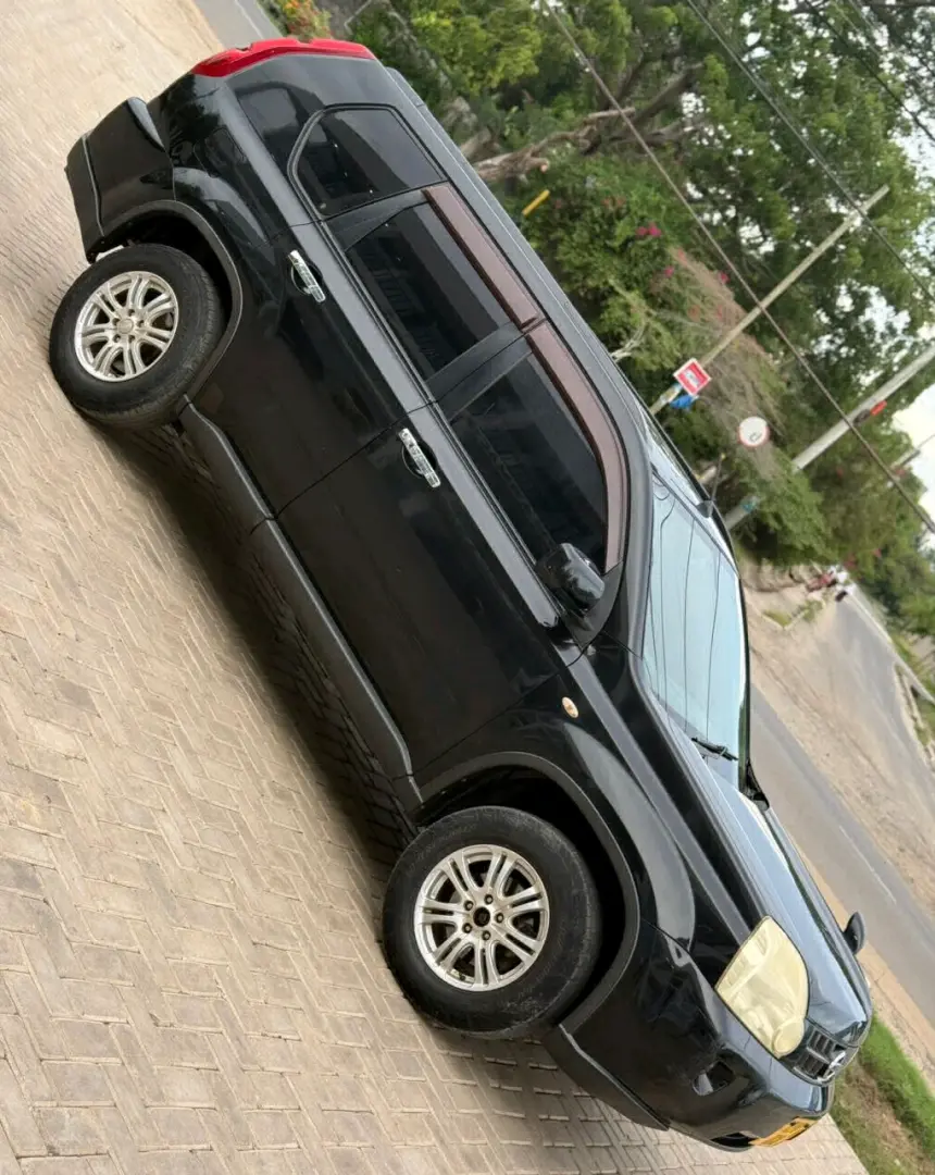 Nissan X-Trail 2010 Black for Sale thumbnail 4
