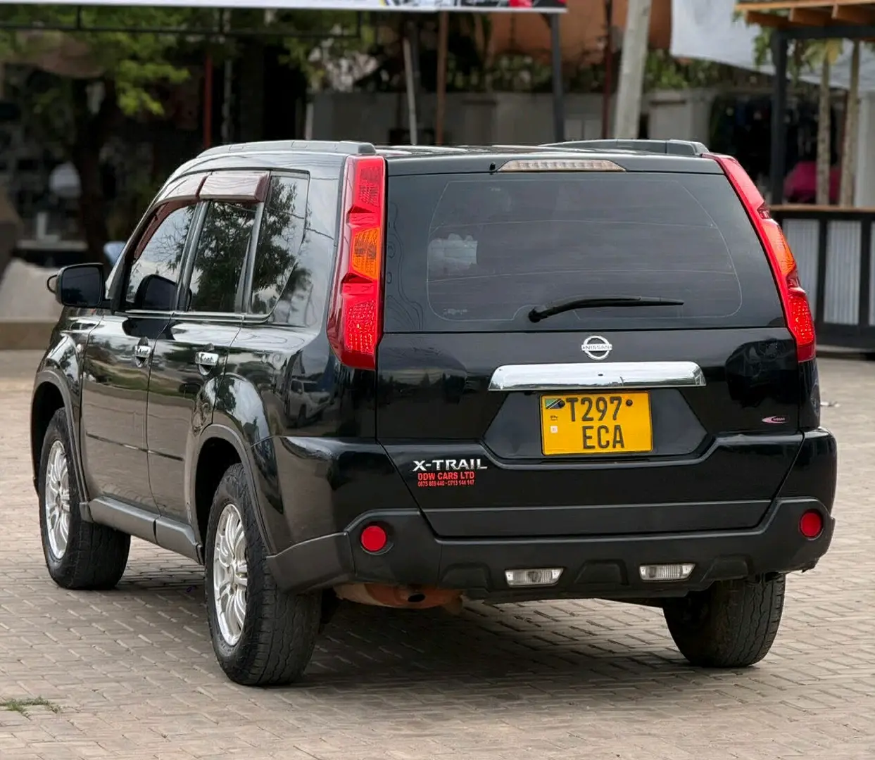 Nissan X-Trail 2010 Black for Sale thumbnail 6