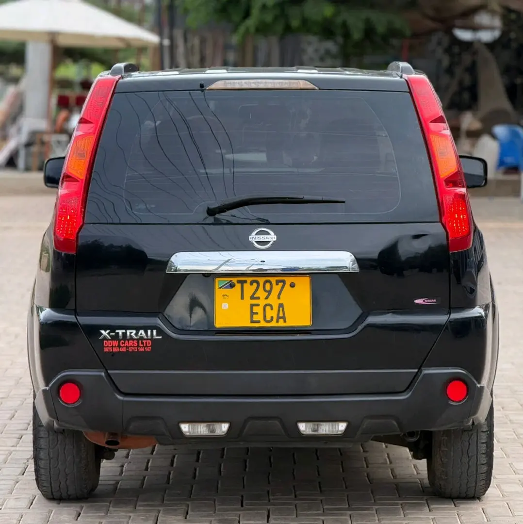 Nissan X-Trail 2010 Black for Sale thumbnail 7