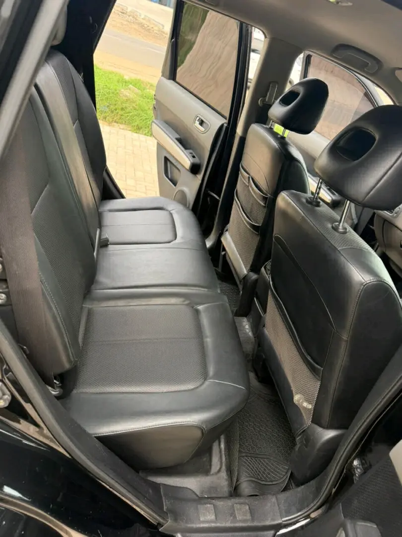 Nissan X-Trail 2010 Black for Sale thumbnail 8