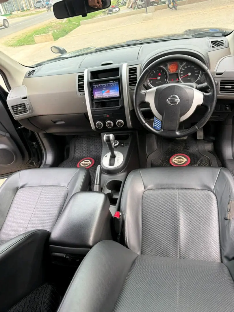 Nissan X-Trail 2010 Black for Sale thumbnail 9