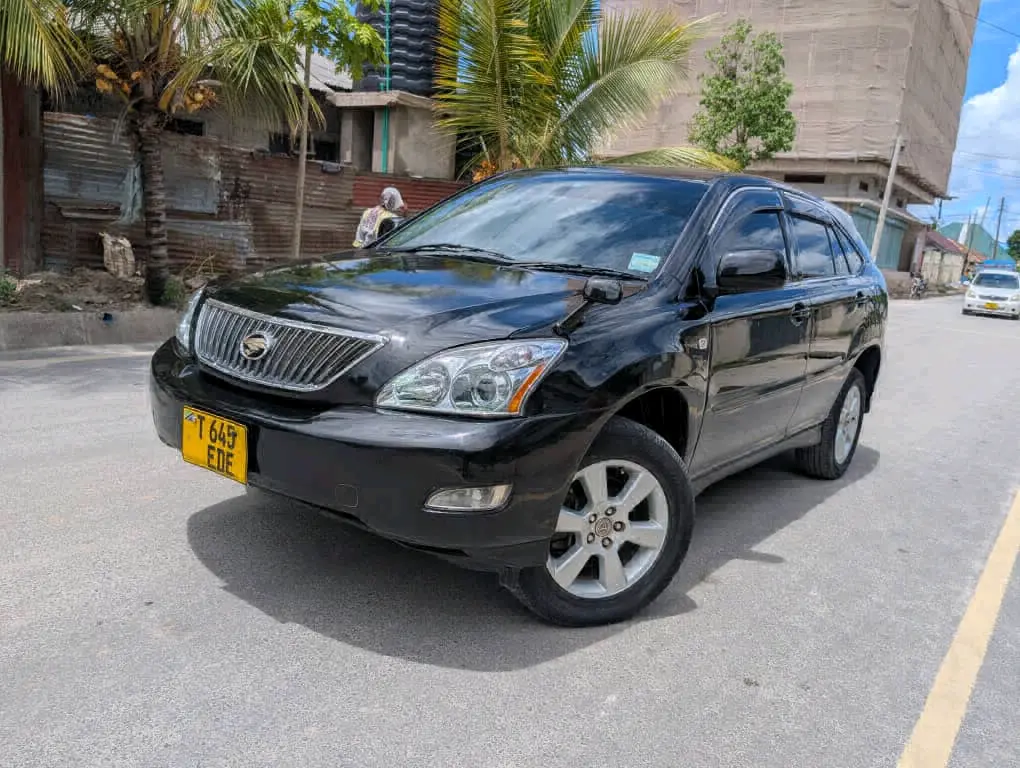 Toyota Harrier 240G (2004) thumbnail 2
