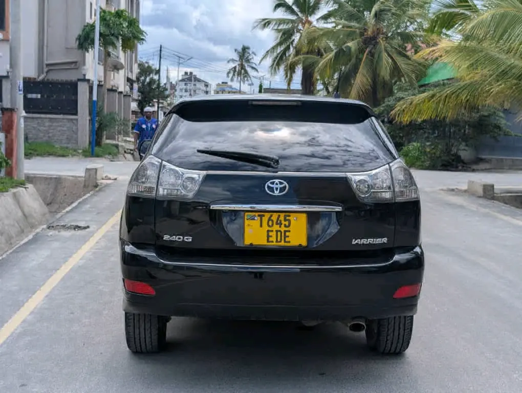Toyota Harrier 240G (2004) thumbnail 3