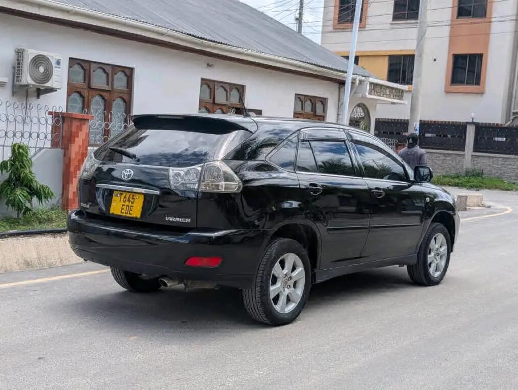 Toyota Harrier 240G (2004) thumbnail 4