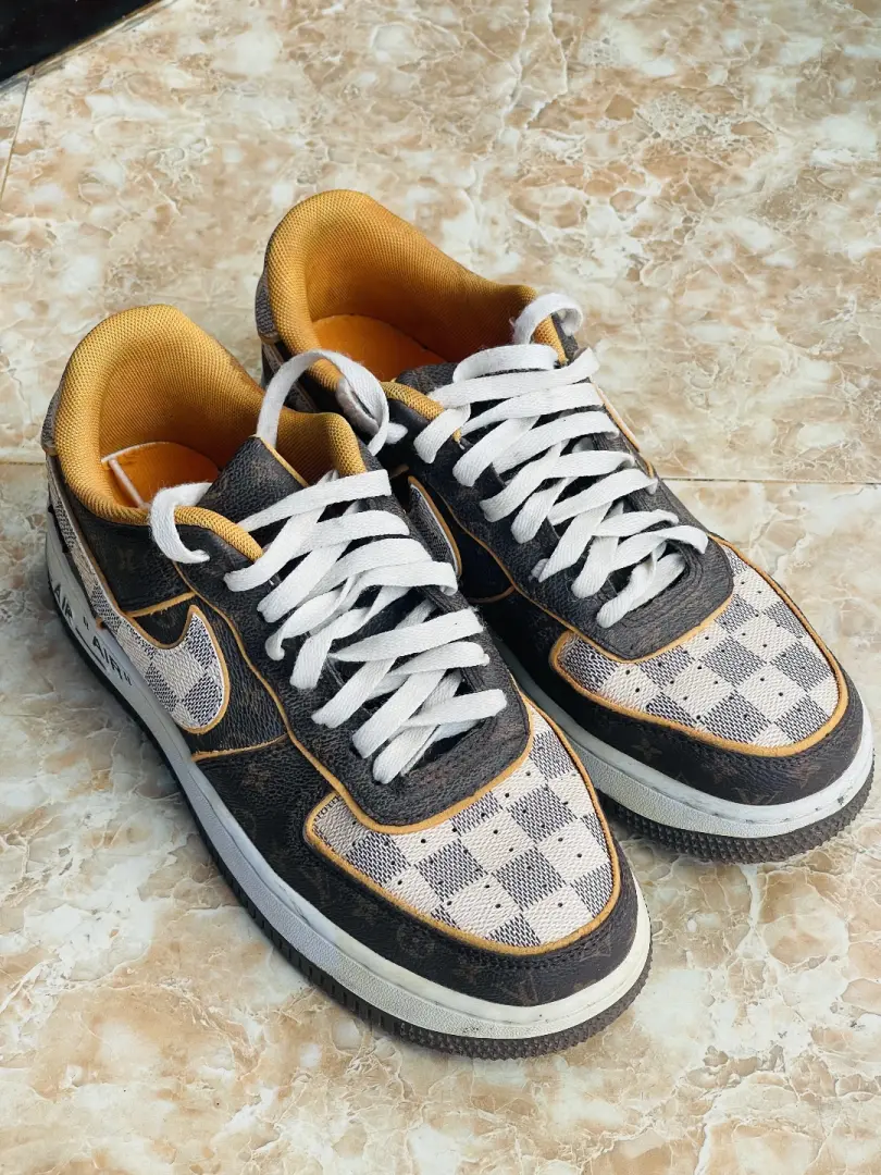 Custom Nike Air Force 1 x LV Sneakers thumbnail 3