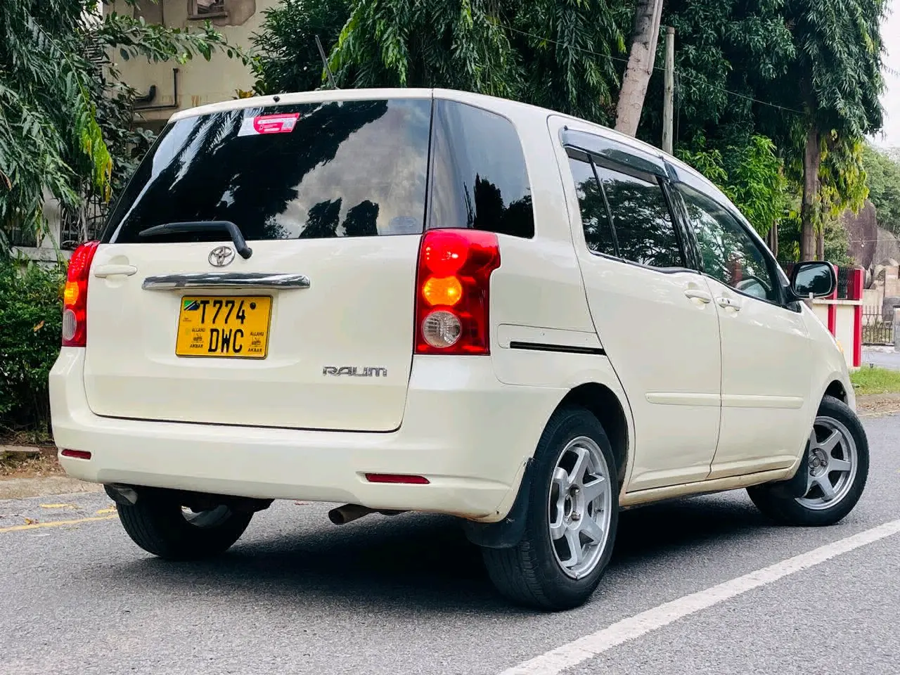 Used White Toyota Raum for Sale in Mwanza thumbnail 5