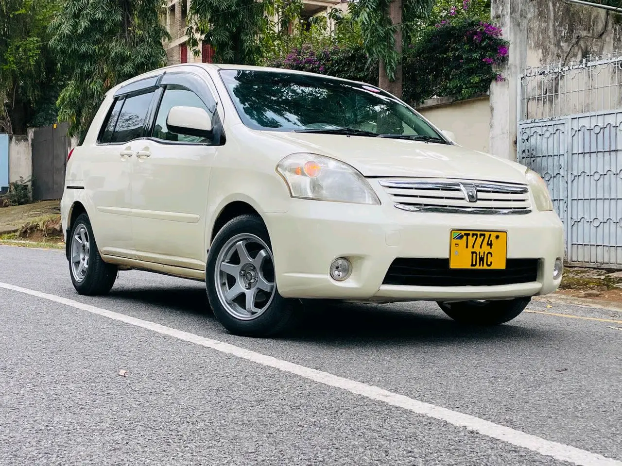 Used White Toyota Raum for Sale in Mwanza thumbnail 6