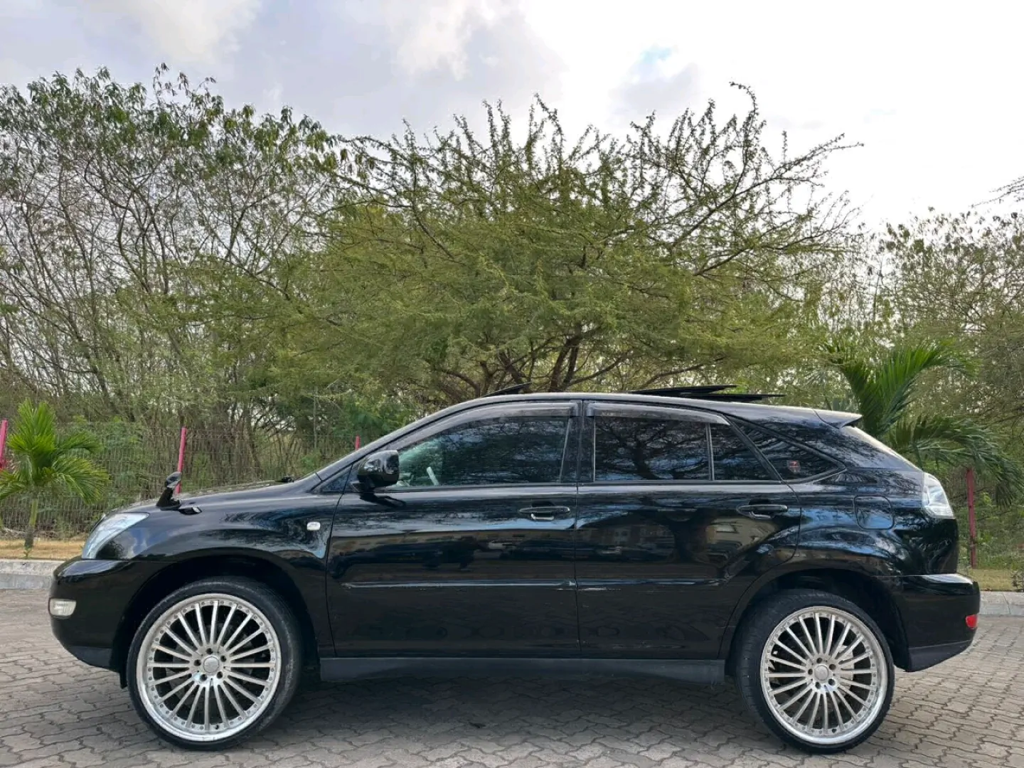 Used Black Toyota Harrier SUV 2007 (3500cc) thumbnail 5