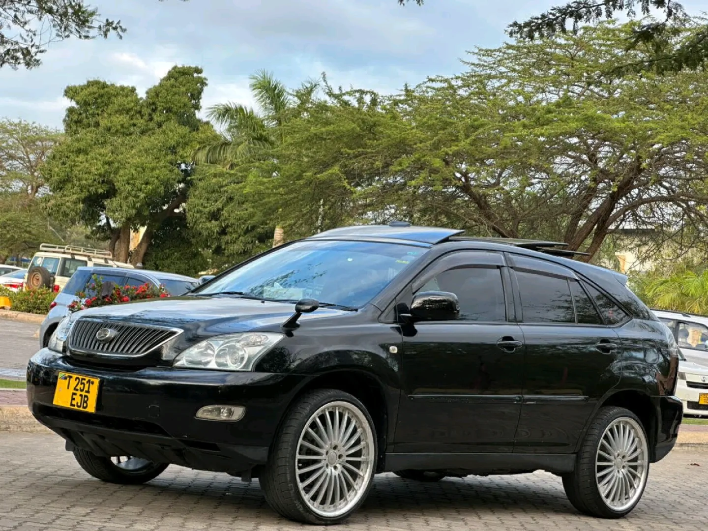 Used Black Toyota Harrier SUV 2007 (3500cc) thumbnail 6