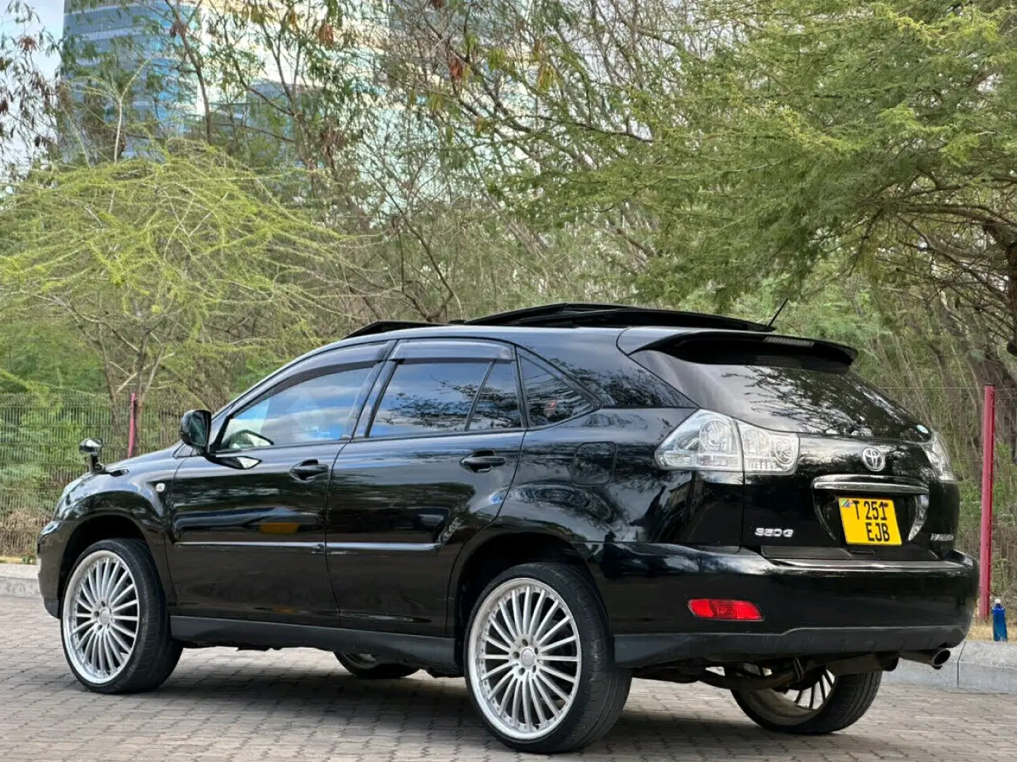 Used Black Toyota Harrier SUV 2007 (3500cc) thumbnail 7