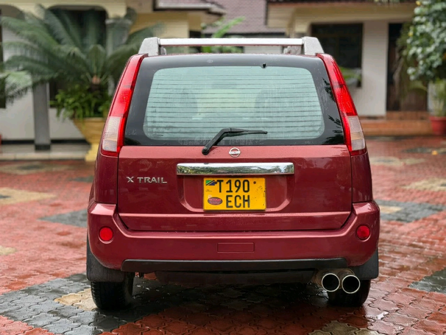 Red Nissan X-Trail SUV 2005 Model thumbnail 3