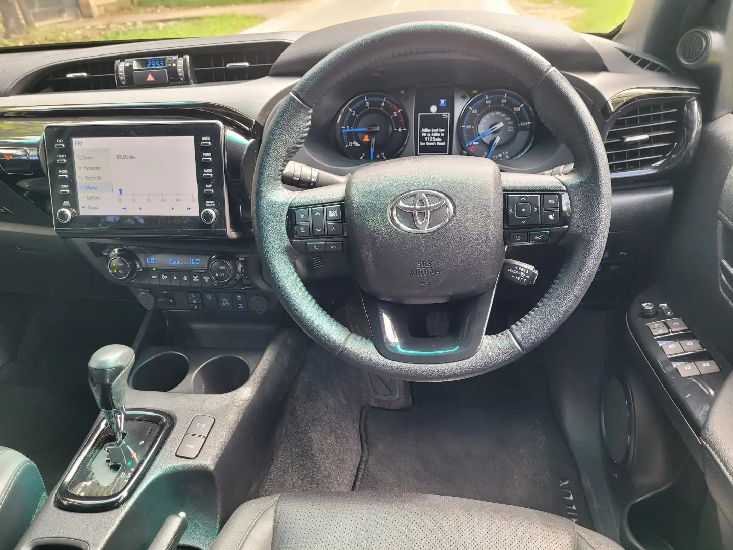 Toyota Hilux Invincible X 2022 thumbnail 3