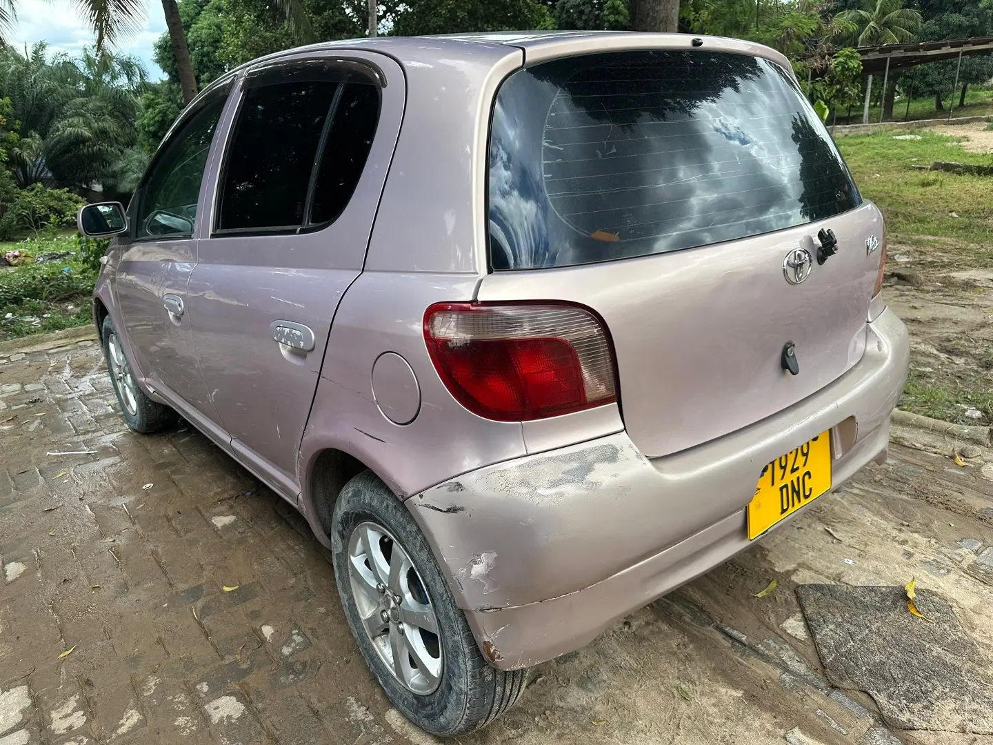 Toyota Vitz CC 990 thumbnail 2