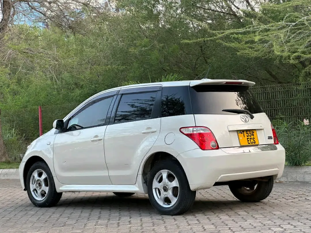 Toyota Ist 2006 Pearl White thumbnail 4