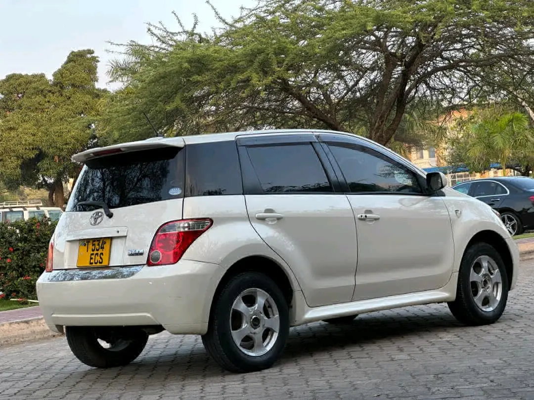 Toyota Ist 2006 Pearl White thumbnail 5