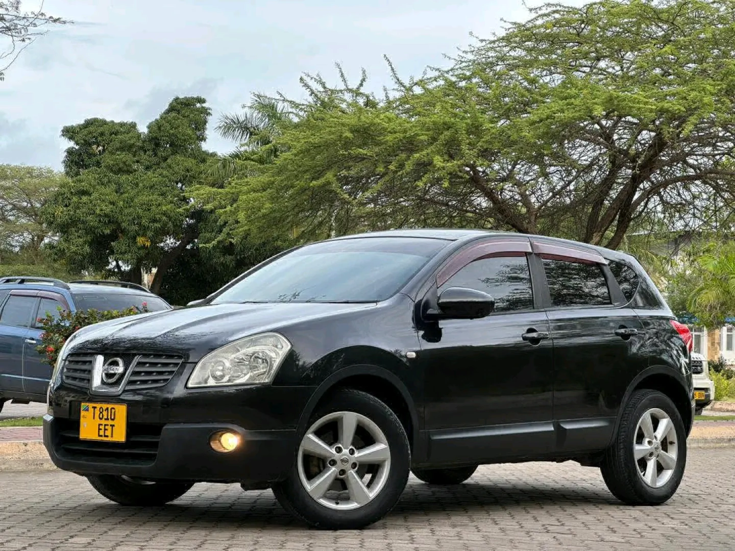 Black 2009 Nissan Dualis Qashqai SUV thumbnail 5