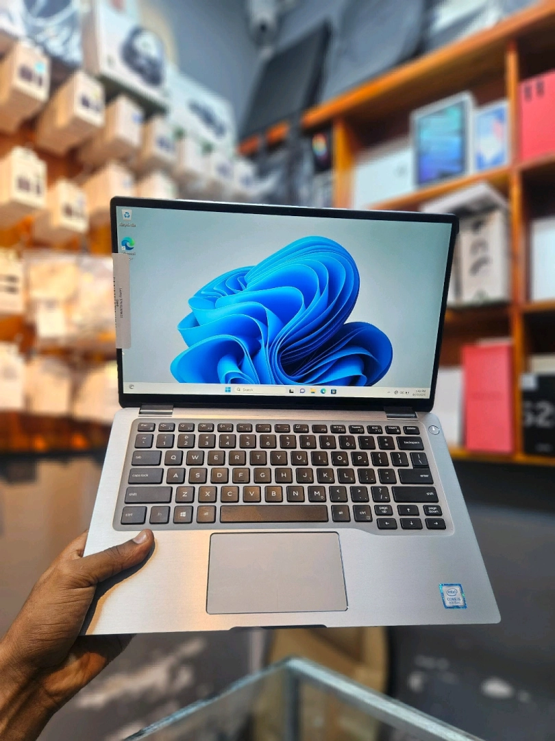 Dell Latitude 7400 2-in-1 Core i5 Laptop thumbnail 3