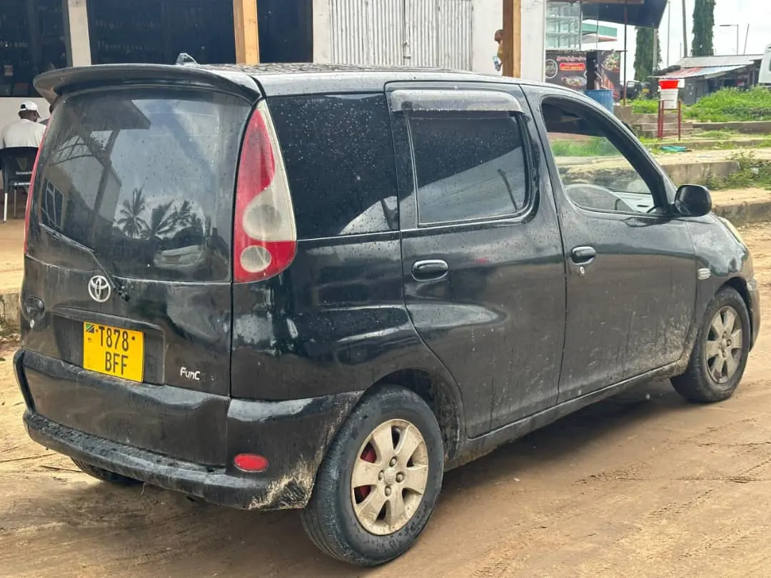Toyota Funcargo Nyeusi, Bei 6M thumbnail 5