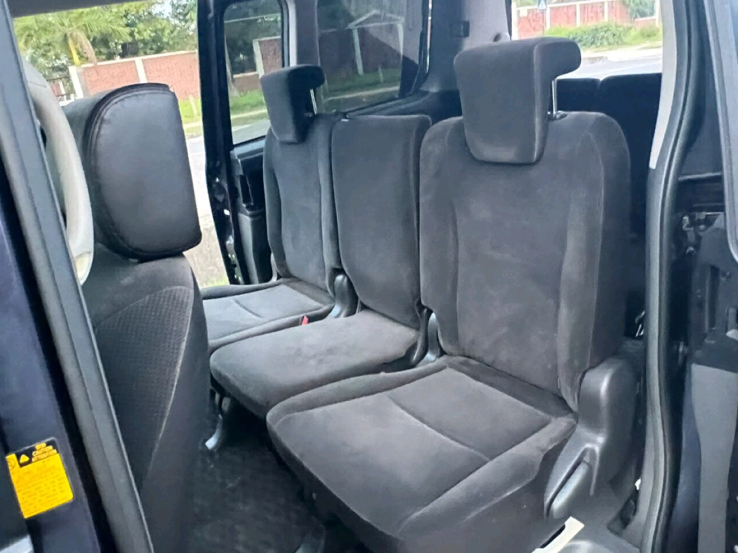 Toyota Noah Minivan 2008 Model thumbnail 5