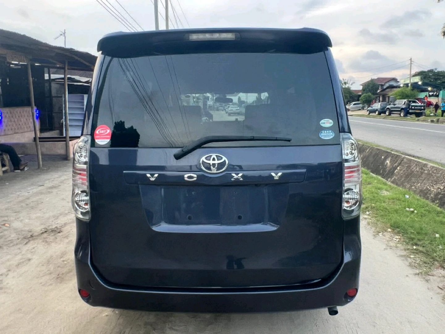 Toyota Noah Minivan 2008 Model thumbnail 6
