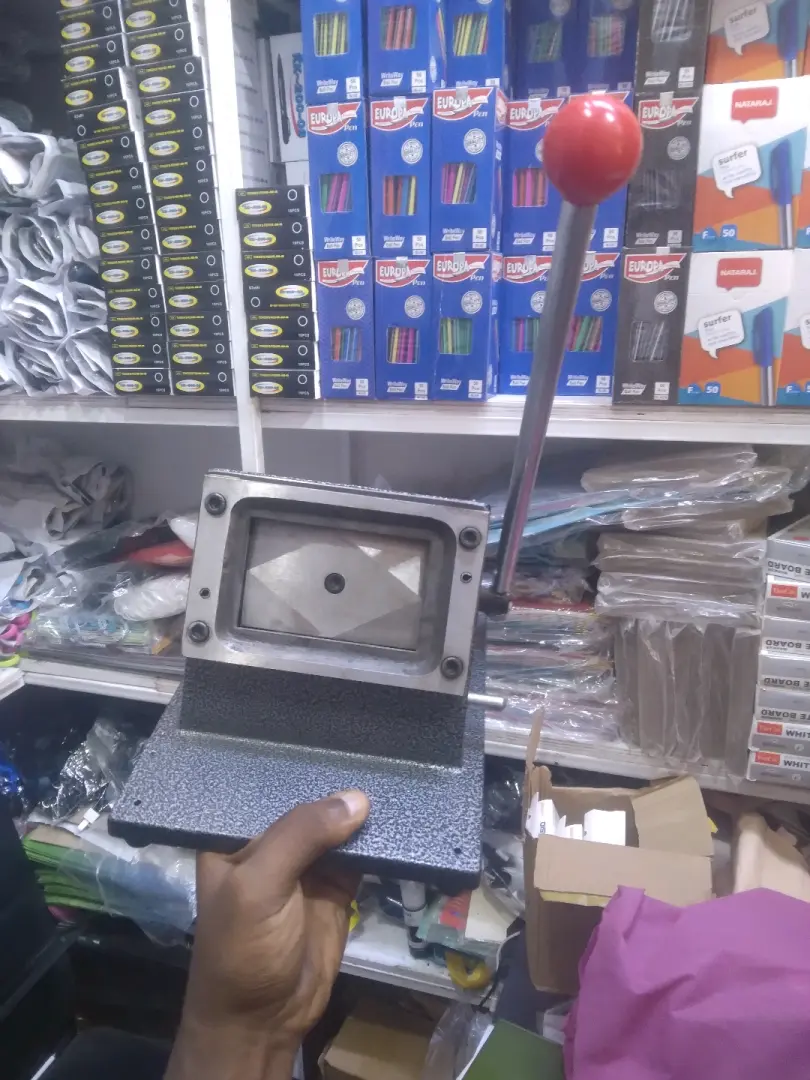 Manual PVC Card Cutter Machine for ID/Wedding Cards