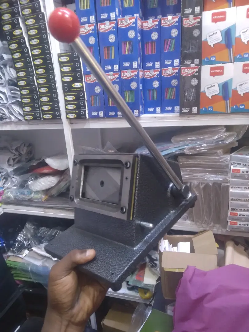 Manual PVC Card Cutter Machine for ID/Wedding Cards thumbnail 3