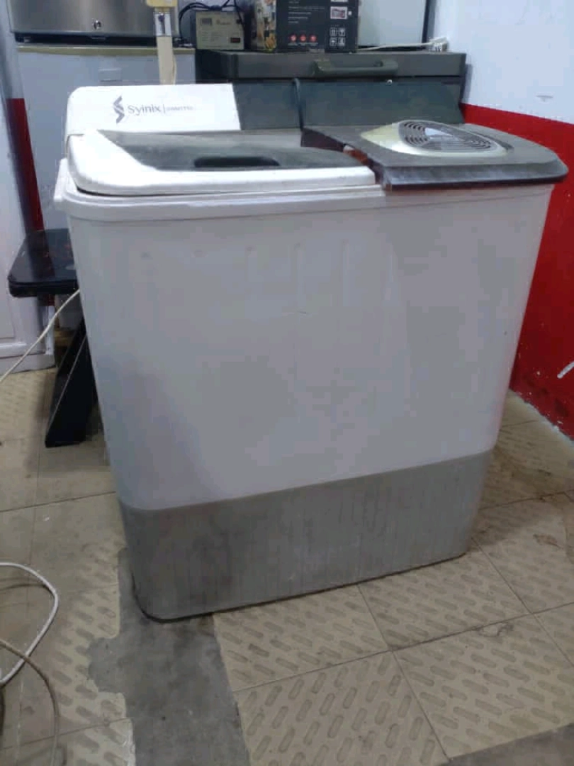 Used Von 10kg Twin-Tub Washing Machine (Mashine ya Kufulia) thumbnail 8