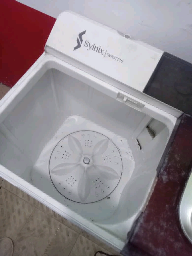 Used Von 10kg Twin-Tub Washing Machine (Mashine ya Kufulia) thumbnail 9