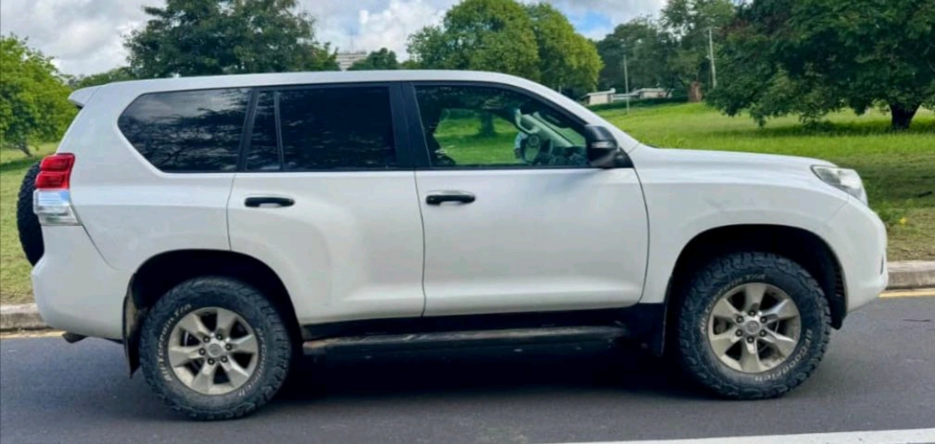 Toyota Land Cruiser Prado 150 Manual 2010 thumbnail 6