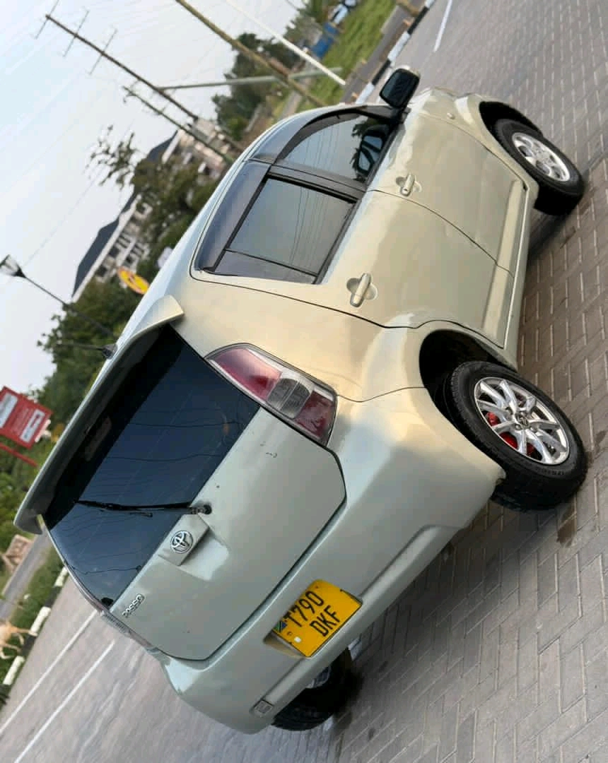 Toyota Passo 990cc Silver Full AC thumbnail 3