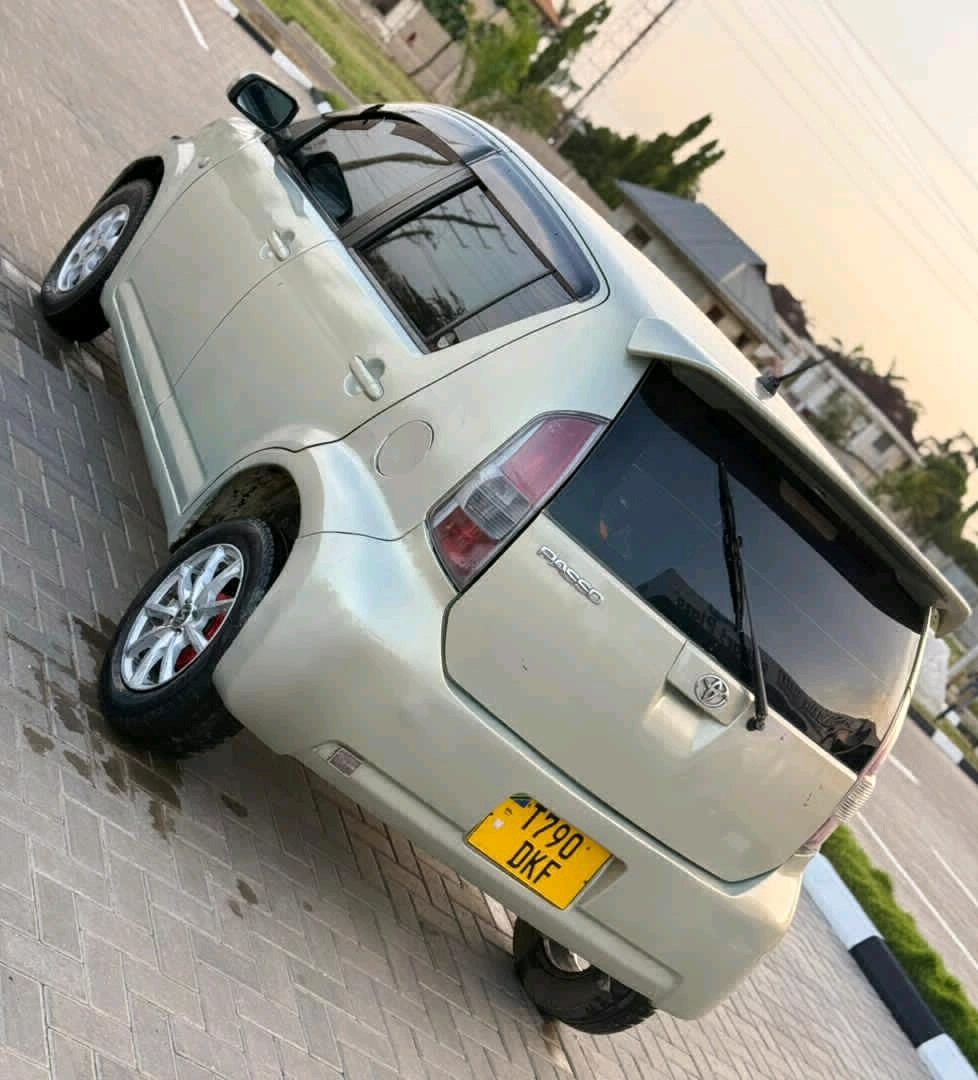 Toyota Passo 990cc Silver Full AC thumbnail 6