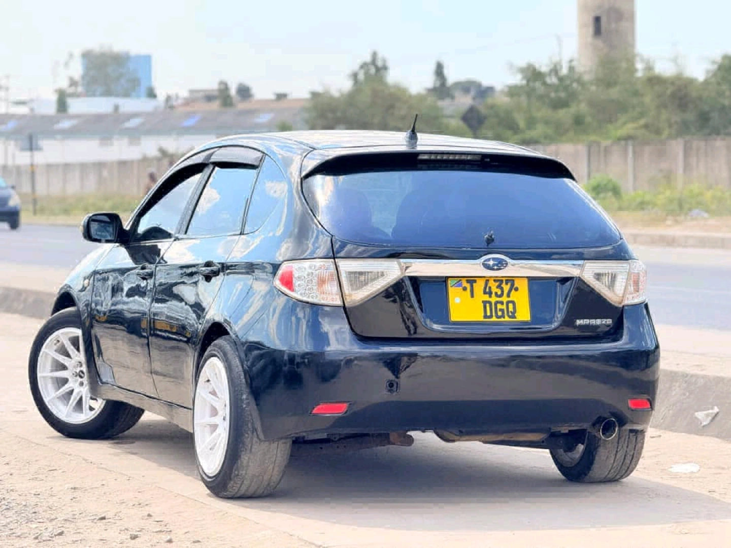 Black Subaru Impreza Sedan Automatic 1490 CC thumbnail 2