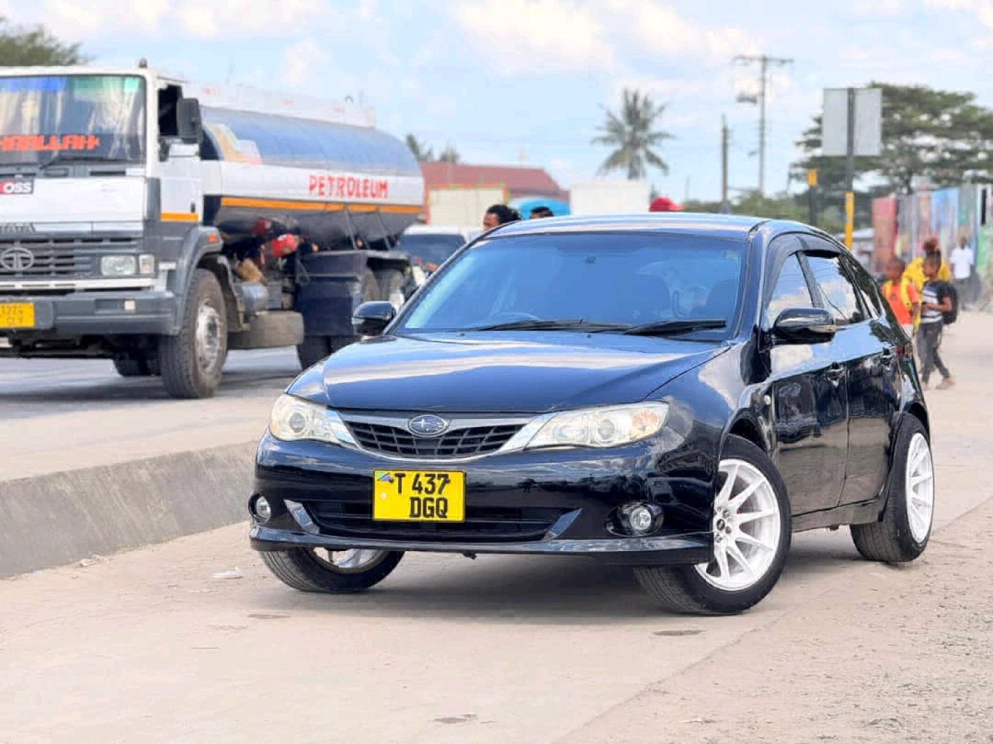 Black Subaru Impreza Sedan Automatic 1490 CC thumbnail 5