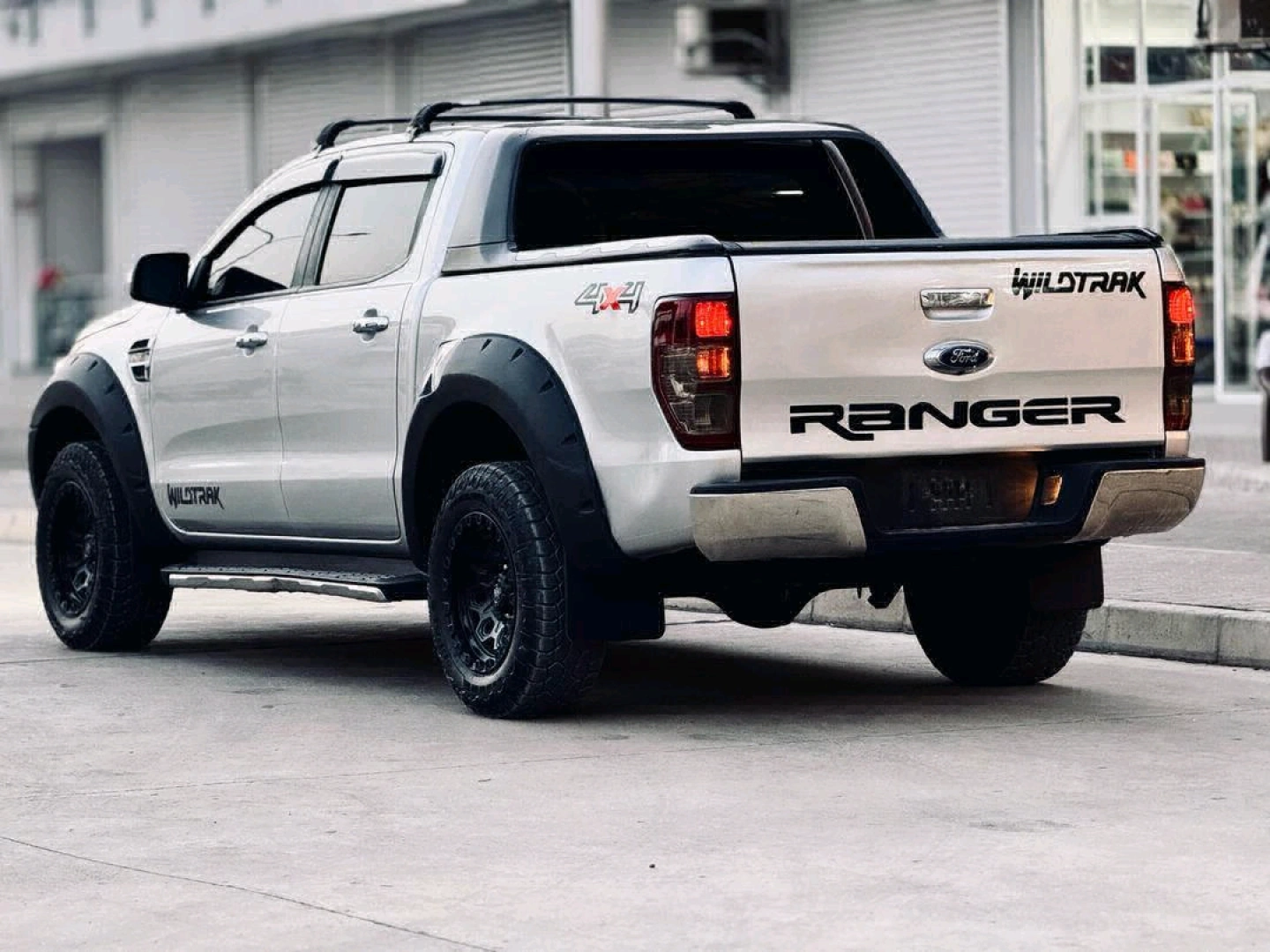 2018 Ford Ranger Wildtrak TDCi Pickup Truck thumbnail 3