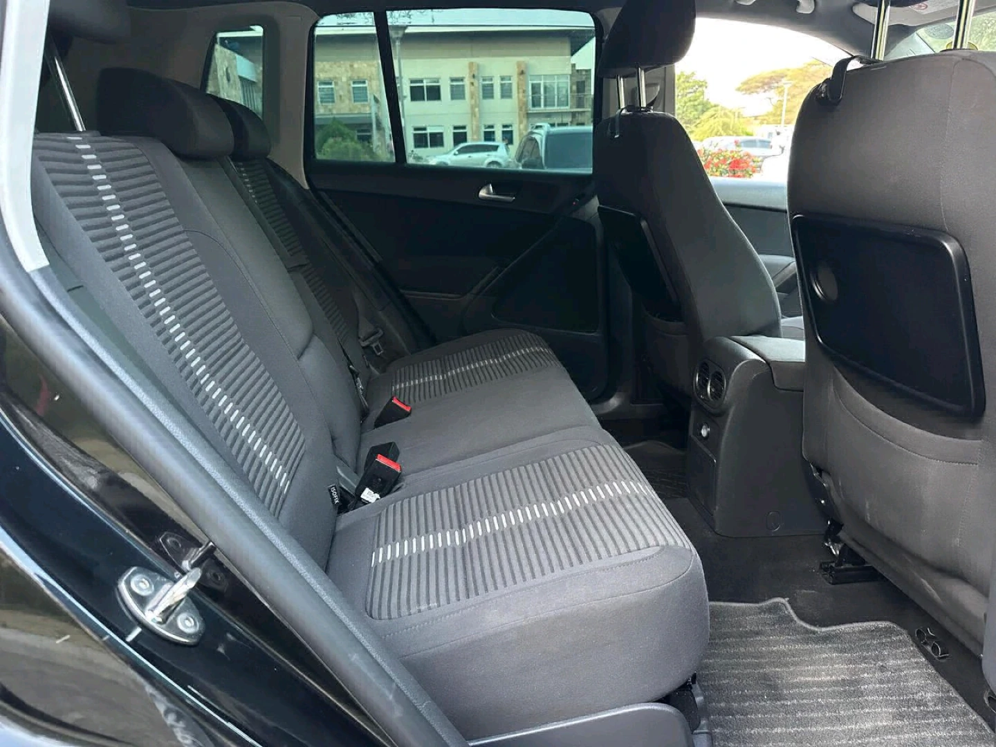 Volkswagen Tiguan SUV 2011 Black thumbnail 7