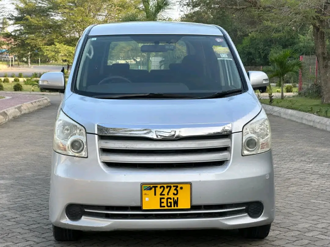 Toyota Noah New Shape 2009 (Silver)