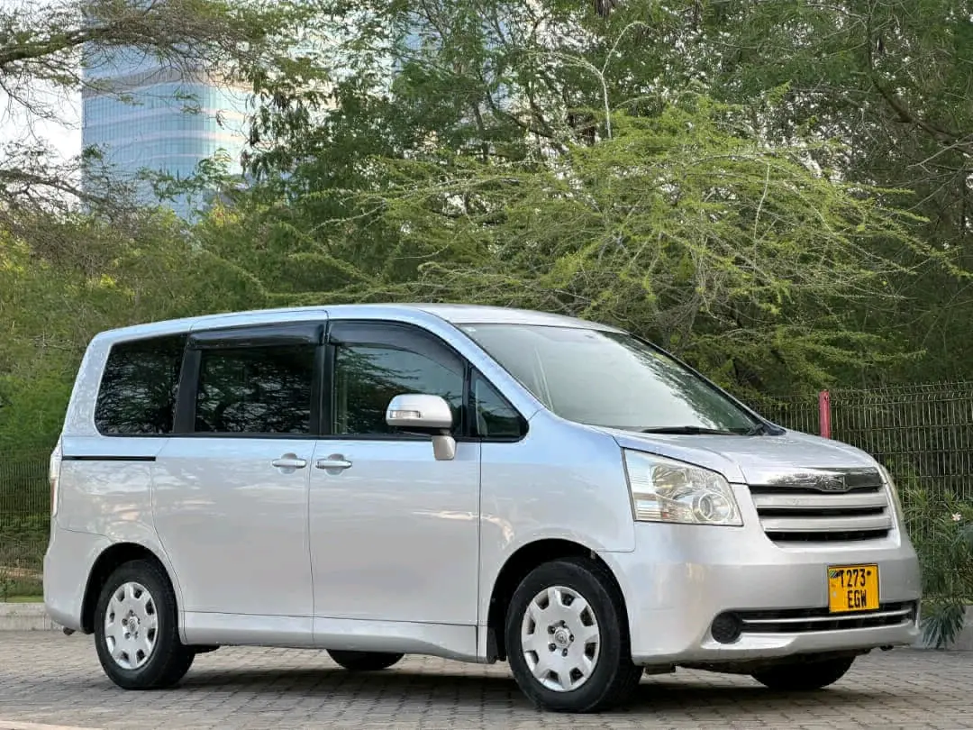 Toyota Noah New Shape 2009 (Silver) thumbnail 2