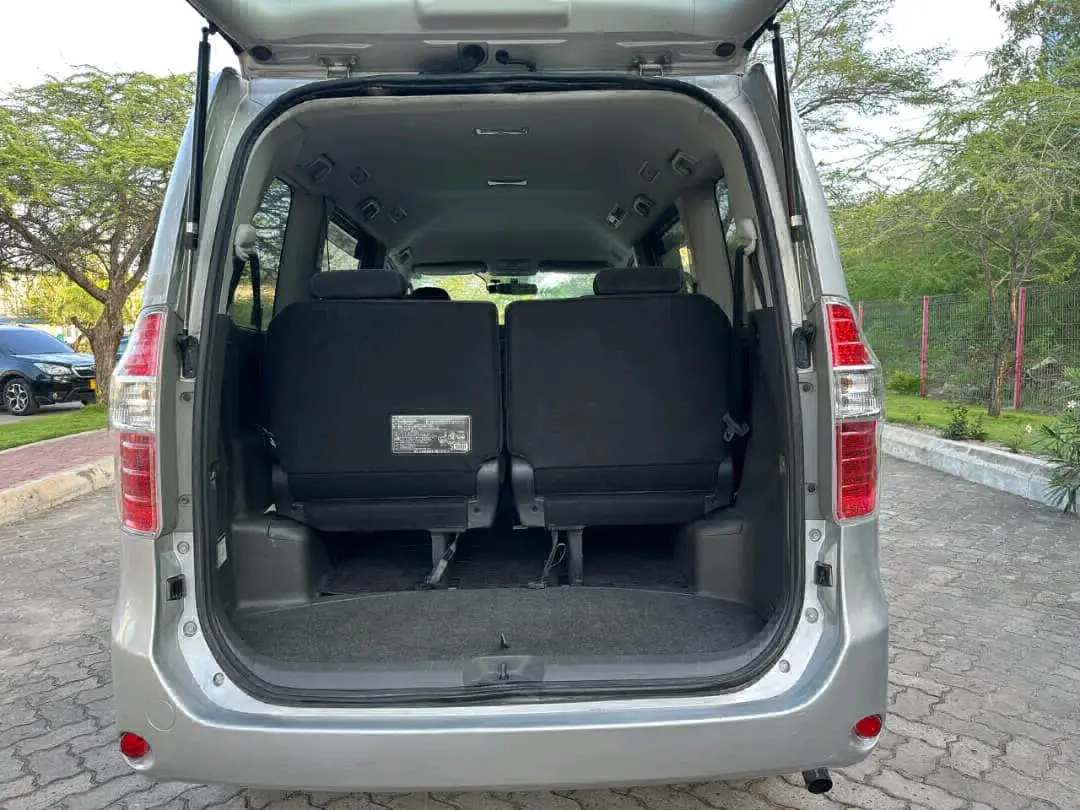 Toyota Noah New Shape 2009 (Silver) thumbnail 6