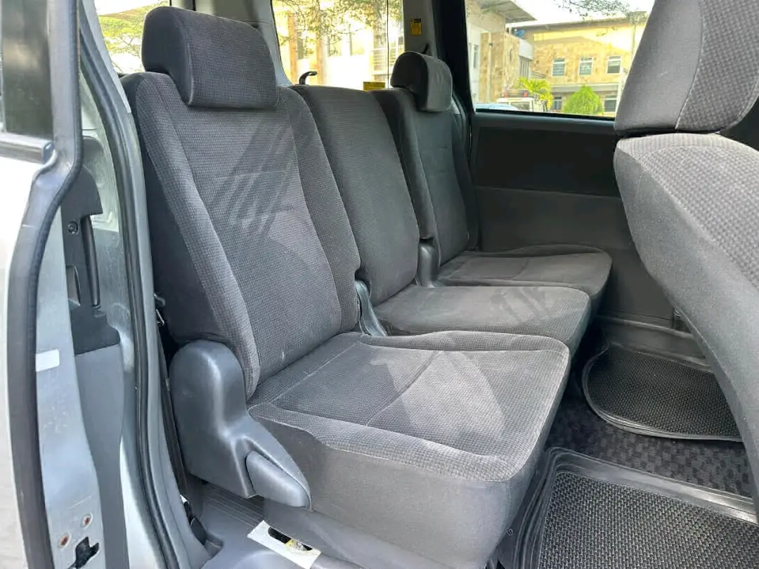 Toyota Noah New Shape 2009 (Silver) thumbnail 7