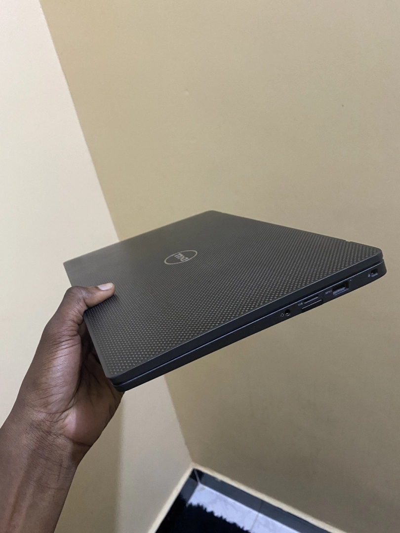 Used Dell 7400 Laptop (Good Condition) thumbnail 7