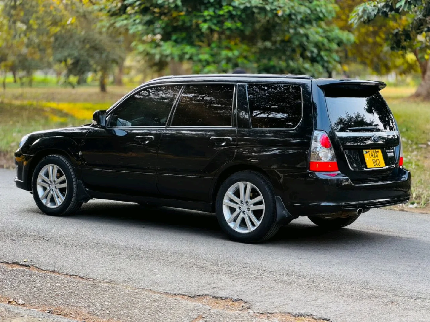2008 Black Subaru Forester SUV thumbnail 4