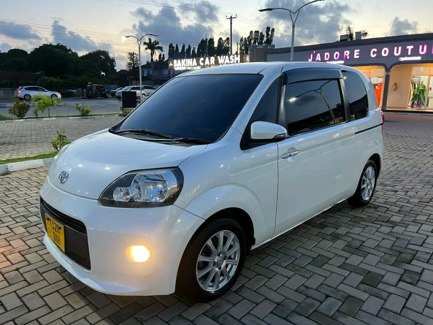 Toyota Porte 2012 (DXH) - 73,000 km