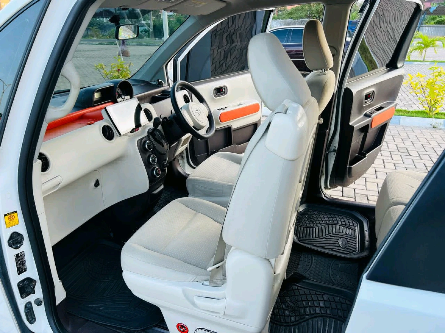 Toyota Porte 2012 (DXH) - 73,000 km thumbnail 2