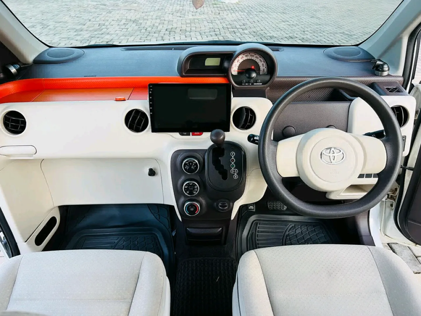 Toyota Porte 2012 (DXH) - 73,000 km thumbnail 3