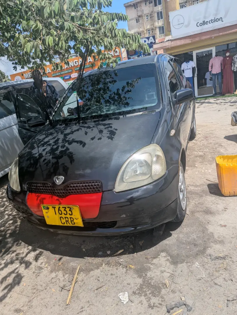 Black Toyota Vitz for Sale thumbnail 2