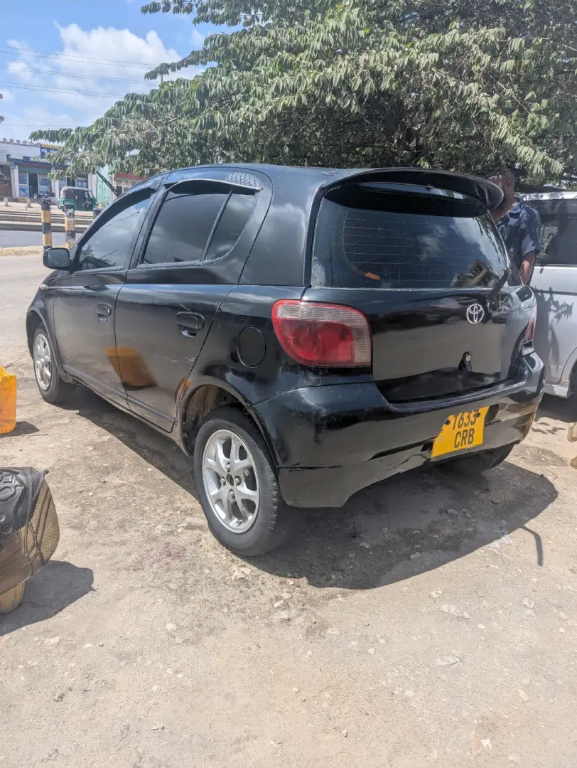 Black Toyota Vitz for Sale thumbnail 3