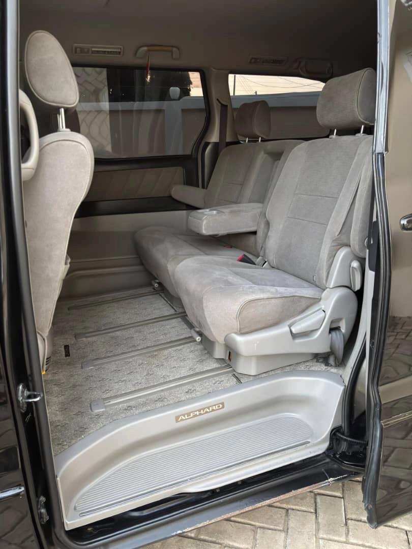 Toyota Alphard Minivan 2006 Black thumbnail 2