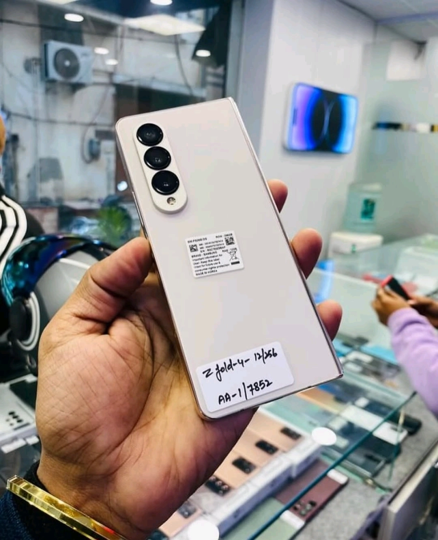 Used Samsung Galaxy Z Fold 4 (256GB/12GB RAM)