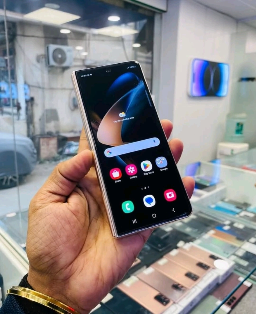 Used Samsung Galaxy Z Fold 4 (256GB/12GB RAM) thumbnail 2
