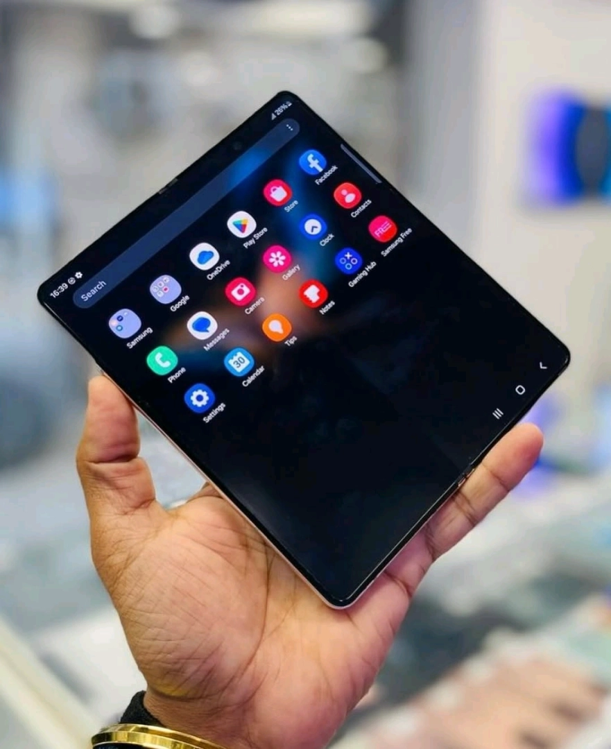 Used Samsung Galaxy Z Fold 4 (256GB/12GB RAM) thumbnail 3